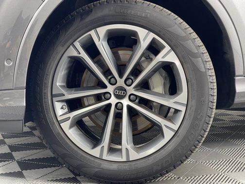 2025 Audi Q7 45 Premium Plus