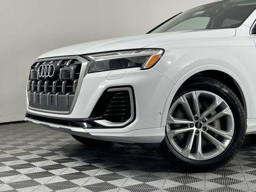 2025 Audi Q7 55 Premium Plus