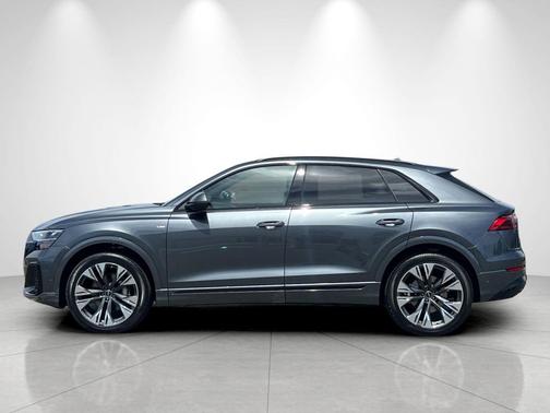 Daytona Gray Pearl Effect 2026 Audi Q8 55 Premium Plus