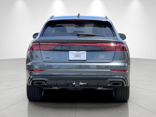 Daytona Gray Pearl Effect 2026 Audi Q8 55 Premium Plus
