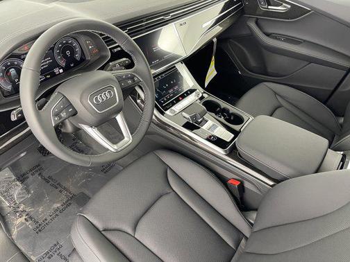 2025 Audi Q7 55 Premium Plus