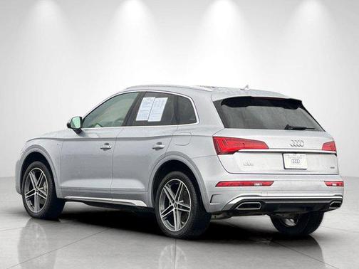 Florett Silver Metallic 2023 Audi Q5 e 55 S line Premium Plus