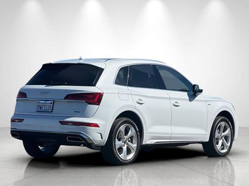 Glacier White Metallic 2025 Audi Q5 45 S line Premium Plus