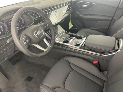 2025 Audi Q8 55 Premium Plus
