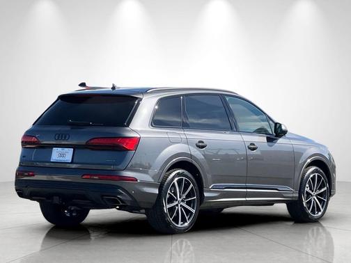 Samurai Gray Metallic 2026 Audi Q7 45 Premium Plus