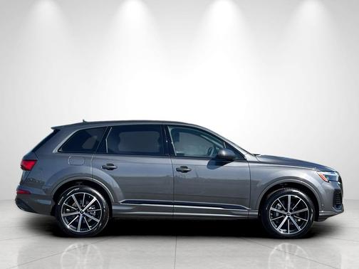 Samurai Gray Metallic 2026 Audi Q7 45 Premium Plus