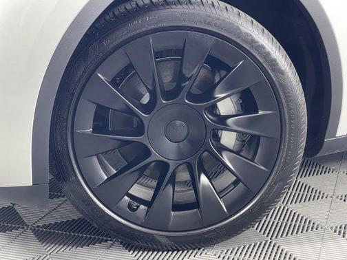 2024 Tesla Model Y Long Range Dual Motor All-Wheel Drive