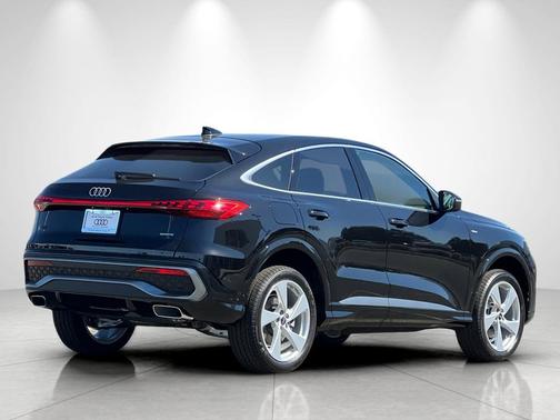 Mythos Black Metallic 2026 Audi Q5 Sportback Premium Plus TFSI quattro S tronic