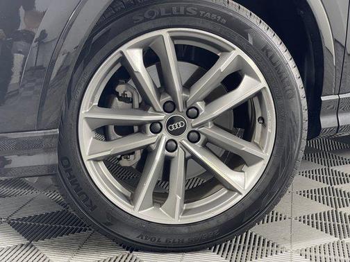 2022 Audi Q3 45 S line Premium