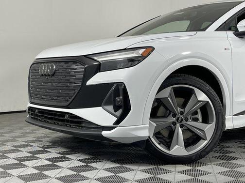 2025 Audi Q4 e-tron Premium Plus 55 quattro