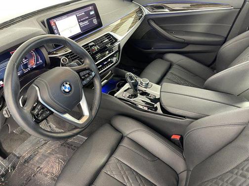 2022 BMW 530 i