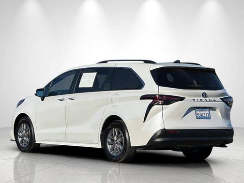 2023 Toyota Sienna XLE
