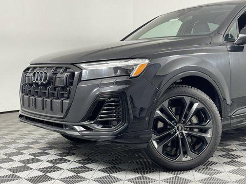 2025 Audi Q7 55 Premium Plus