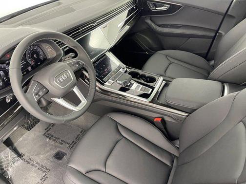 2025 Audi Q7 45 Premium Plus