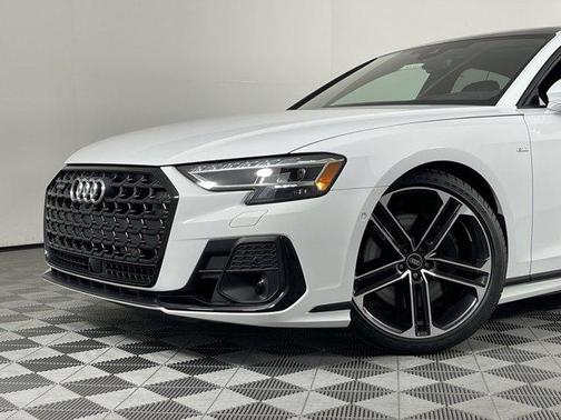 2025 Audi A8 L 55 TFSI quattro Tiptronic