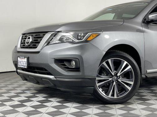 2020 Nissan Pathfinder Platinum 2WD