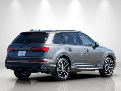 2026 Audi Q7 45 Premium Plus