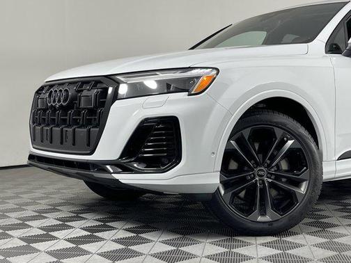 2025 Audi Q7 55 Premium Plus