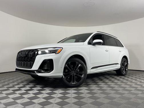 2025 Audi Q7 55 Premium Plus