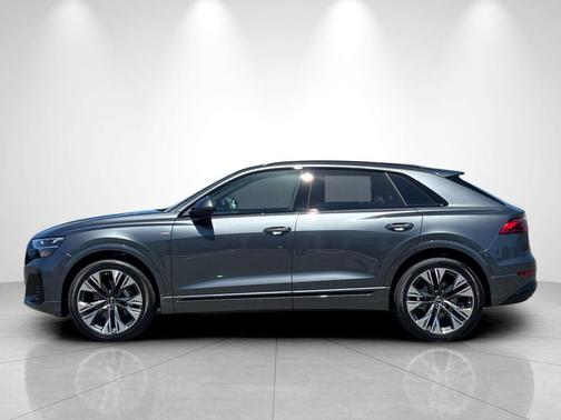 Daytona Gray Pearl Effect 2026 Audi Q8 55 Prestige