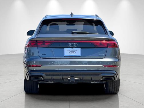 Daytona Gray Pearl Effect 2026 Audi Q8 55 Prestige