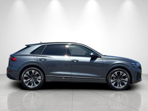 Daytona Gray Pearl Effect 2026 Audi Q8 55 Prestige