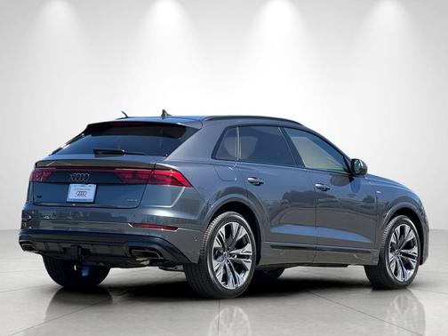 Daytona Gray Pearl Effect 2026 Audi Q8 55 Prestige