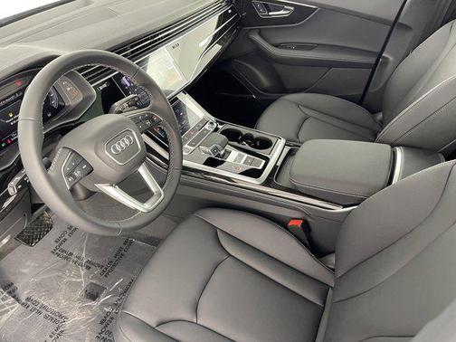 2025 Audi Q7 45 Premium Plus