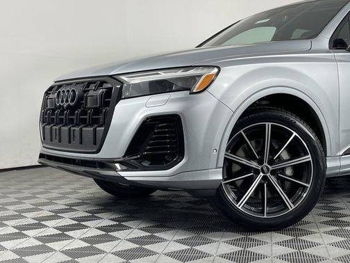 2025 Audi Q7 45 Premium Plus