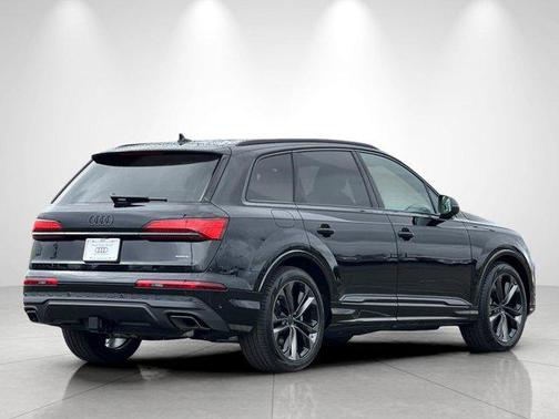 Mythos Black Metallic 2026 Audi Q7 55 Premium Plus