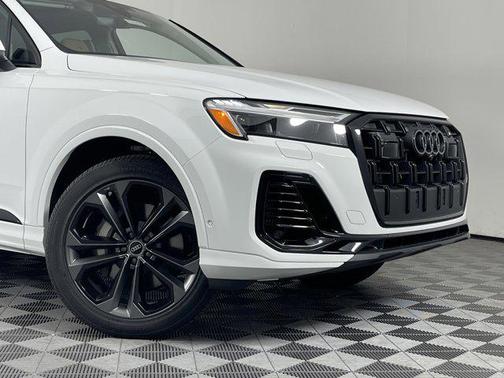 2025 Audi Q7 55 Premium Plus