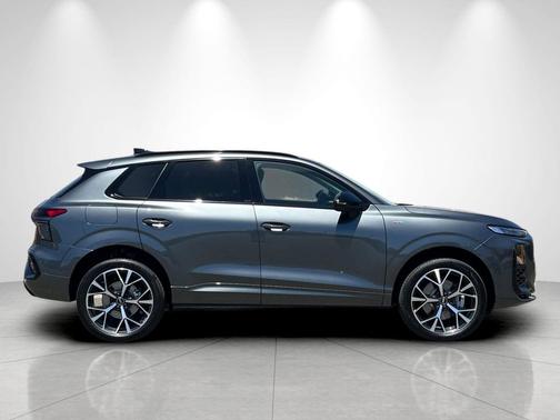 Daytona Gray Pearl Effect 2026 Audi Q3 TFSI quattro S tronic