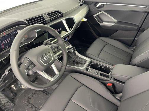 2025 Audi Q3 Premium 45 TFSI S line quattro Tiptronic