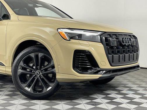 2025 Audi Q7 55 Premium Plus