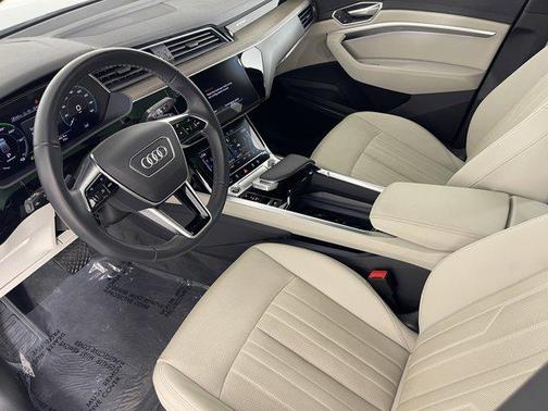2024 Audi Q8 e-tron Premium Plus