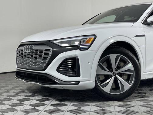 2024 Audi Q8 e-tron Premium Plus