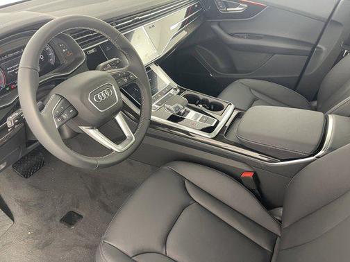 2025 Audi Q7 45 Premium
