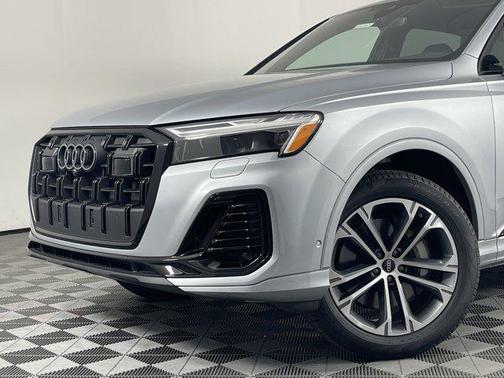 2025 Audi Q7 45 Premium