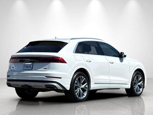 Carrara White 2025 Audi Q8 55 Premium Plus