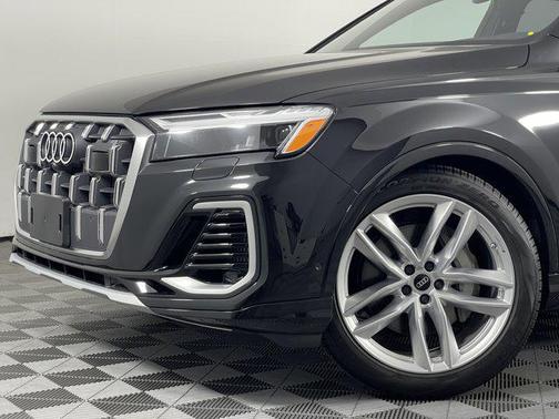2025 Audi Q7 55 Premium Plus