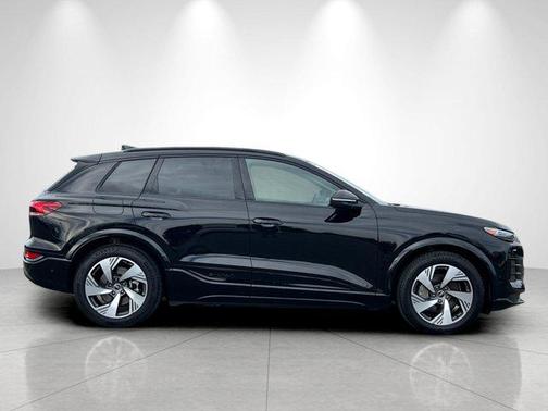 2025 Audi Q6 e-tron Prestige quattro