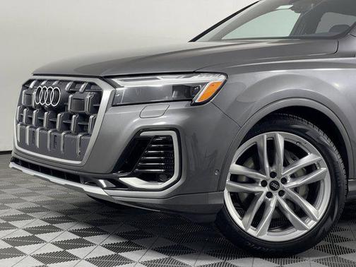 2025 Audi Q7 55 Premium Plus