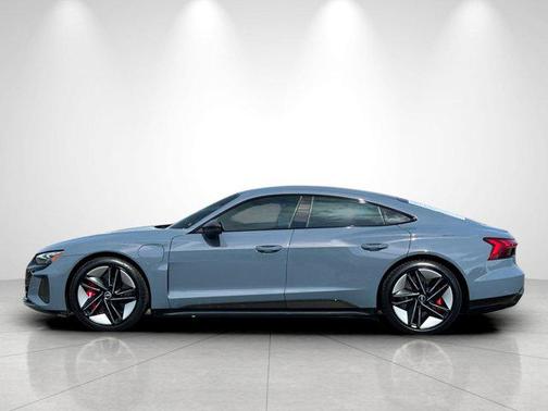 Kemora Gray Metallic 2022 Audi RS e-tron GT quattro
