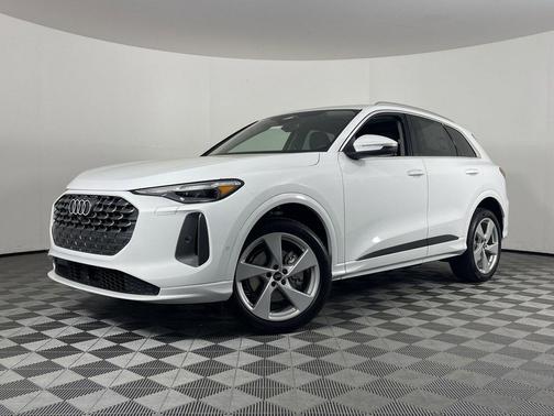 Glacier White Metallic 2025 Audi Q5 Premium Plus TFSI quattro S tronic