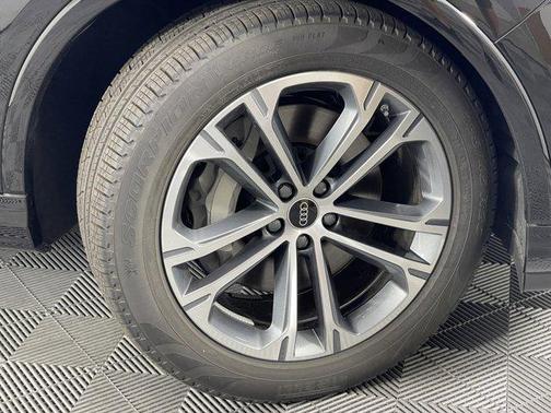 2025 Audi Q7 45 Premium Plus