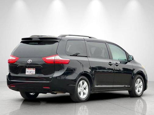 2015 Toyota Sienna LE