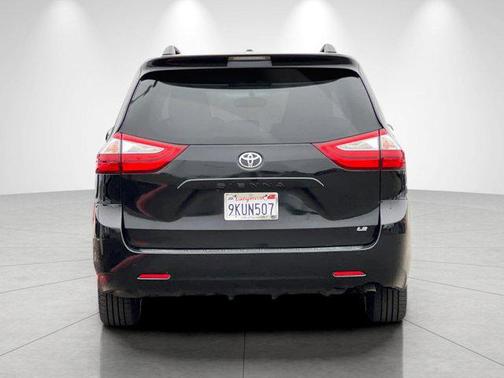 2015 Toyota Sienna LE