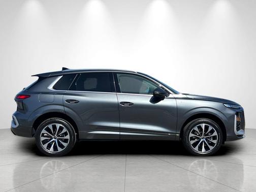 Daytona Gray Pearl Effect 2026 Audi Q3 TFSI quattro S tronic