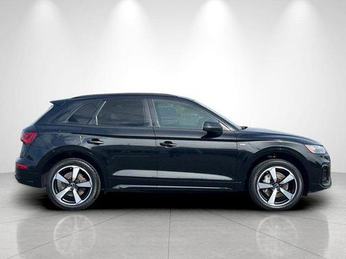 Mythos Black Metallic 2023 Audi Q5 45 S line Premium Plus
