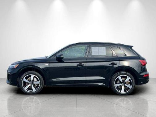 Mythos Black Metallic 2023 Audi Q5 45 S line Premium Plus